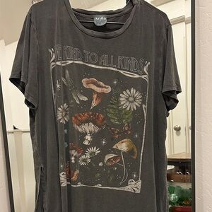 Arula Graphic Tee – Size B – Super Soft with Side Panels